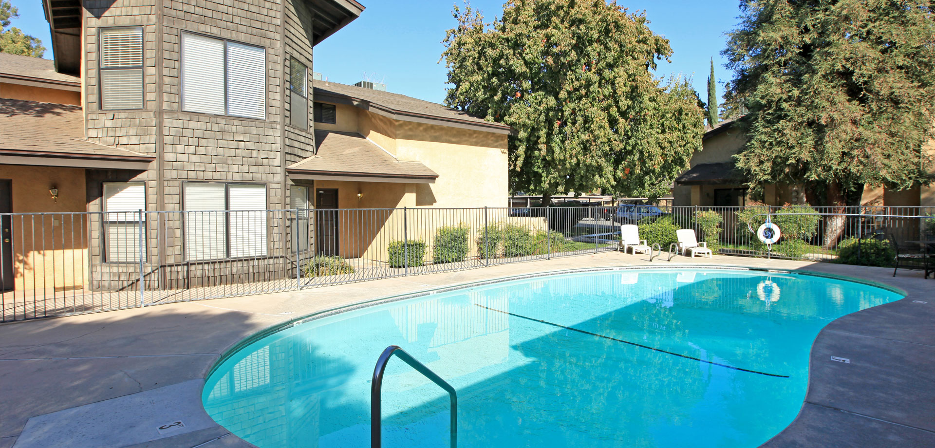 Laurelwood Oaks Apartment Homes in Bakersfield, CA